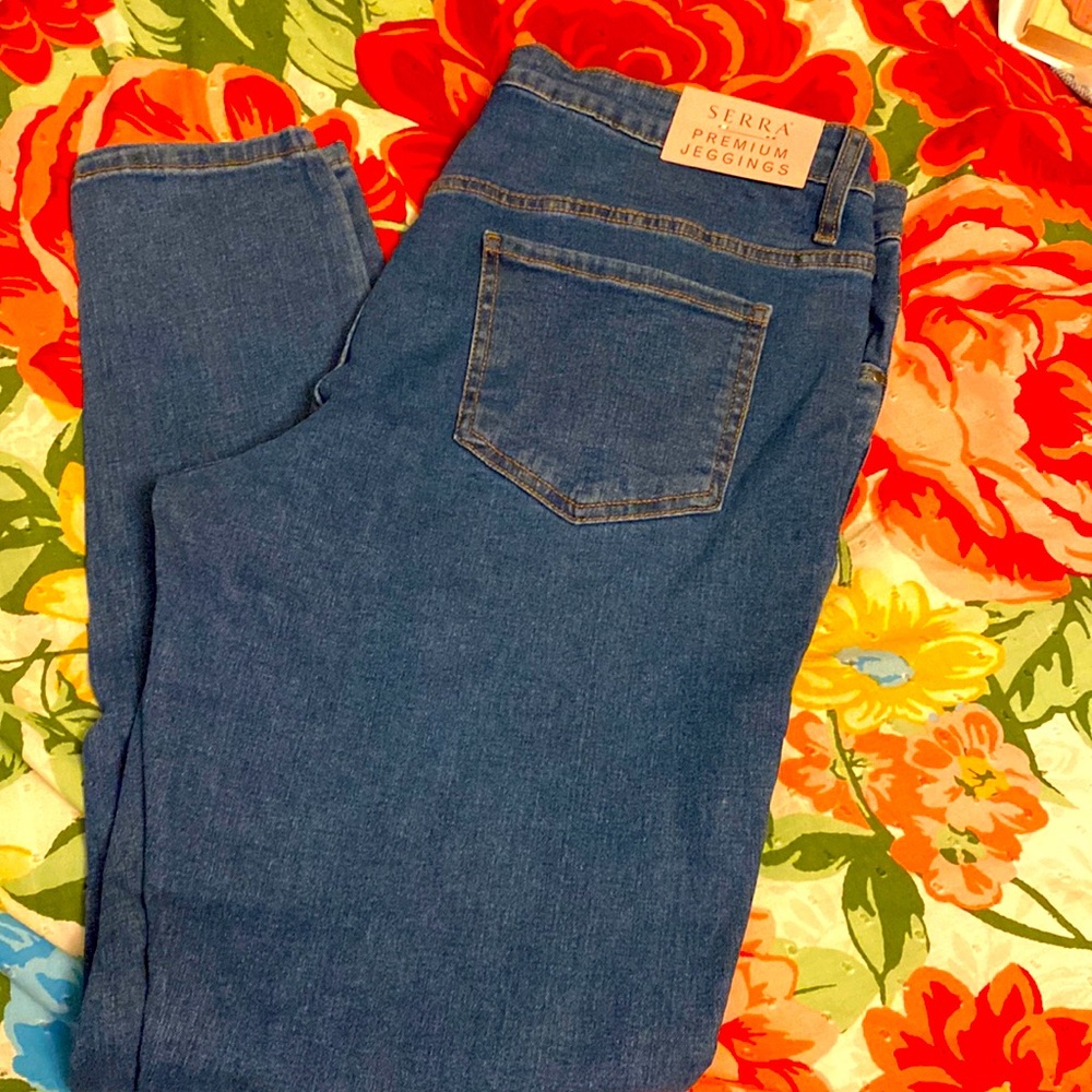 NWT 🤩 Serra Premium Jeggings
